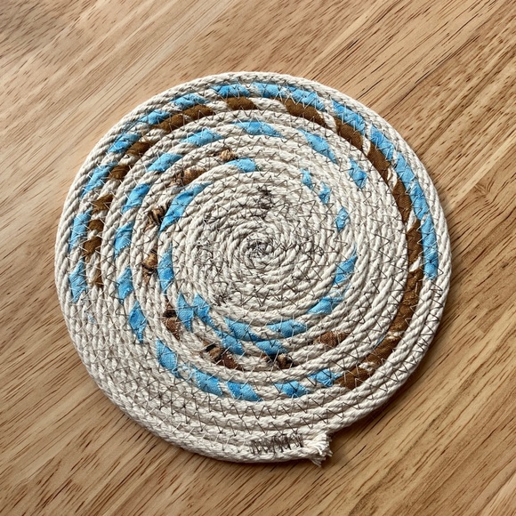 MUG RUG WITH COFFEE MUG BRAND NEW RUG IS HANDMADE - Picture 3 of 10